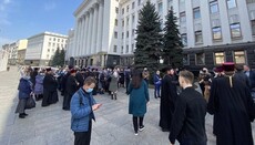 Віруючі УПЦ принесли звернення до Офісу Президента