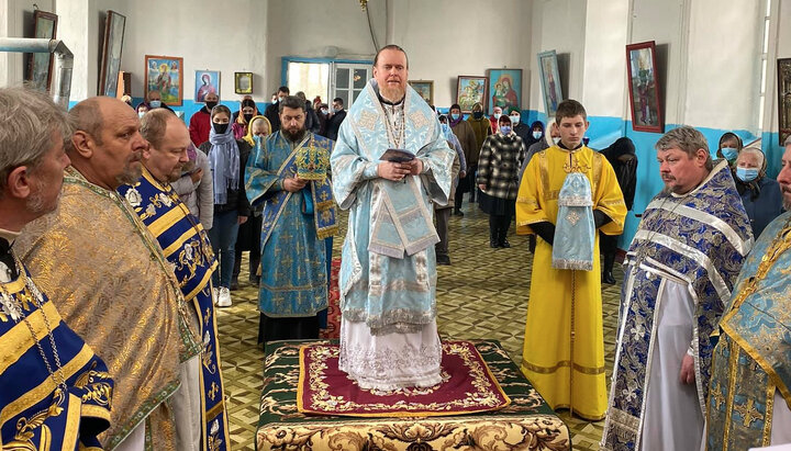 «Архиерейское богослужение» Зори в Припутнях. Фото: facebook.com/yevstr