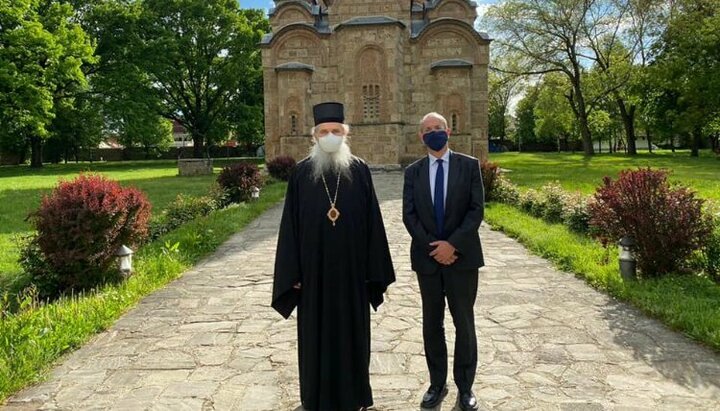 Епископ Феодосий с главой Миссии ОБСЕ. Фото: mitropolija.com