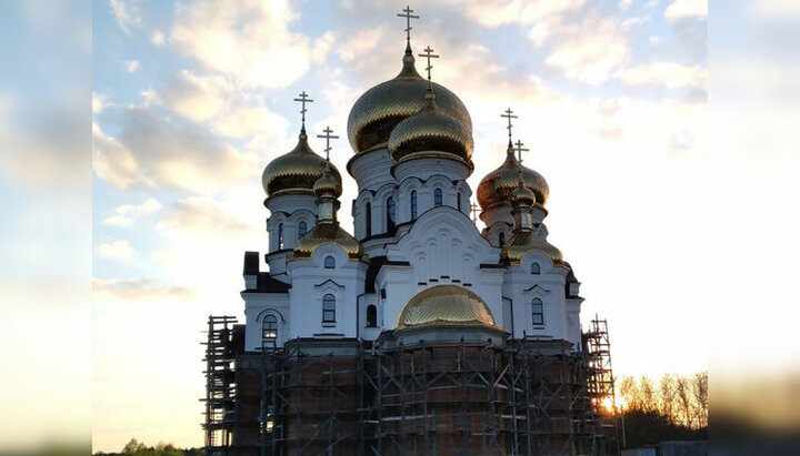 Новозбудований храм УПЦ в честь Всіх Святих на джерелі св. Анни в Онишківцях. Фото: БФ