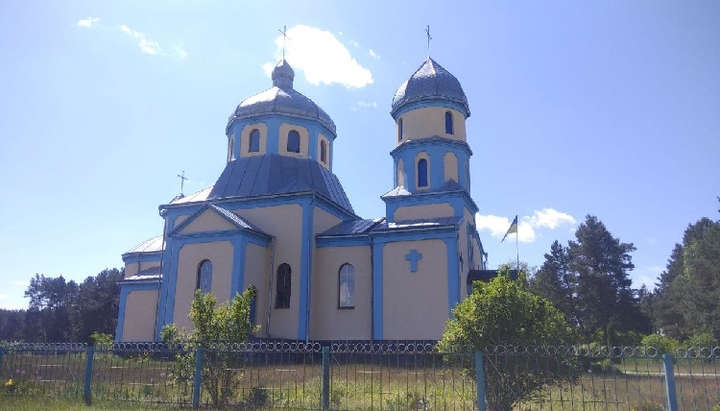 Іоанно-Богословський храм УПЦ у Заболотті, який намагаються захопити прихильники ПЦУ. Фото: СПЖ