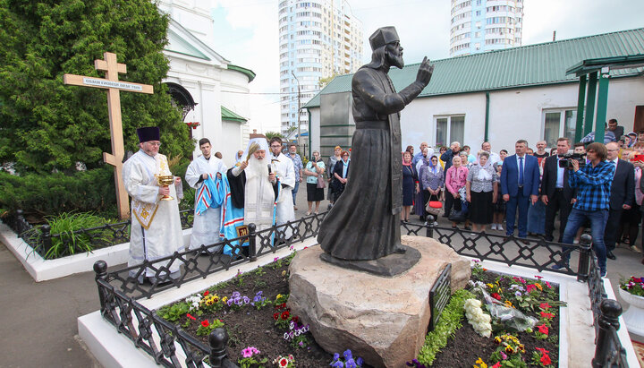 Освящение памятника архимандриту Иоанну (Крестьянкину). Фото: prichod.ru