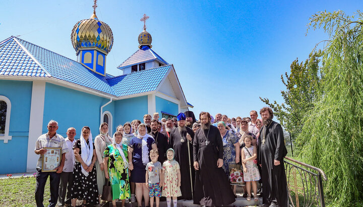 Митрополит Єлисей освятив храм в селі Стара Покровка. Фото: izum.church.ua