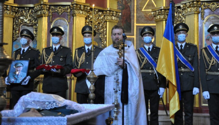 «Відспівування» есесівця в головному соборі ПЦУ. Фото: Цензор.НЕТ