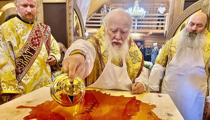 Митрополит Марк звершив чин освячення престолу та храму в сел. Буштино. Фото: facebook.com/orthodox.shield