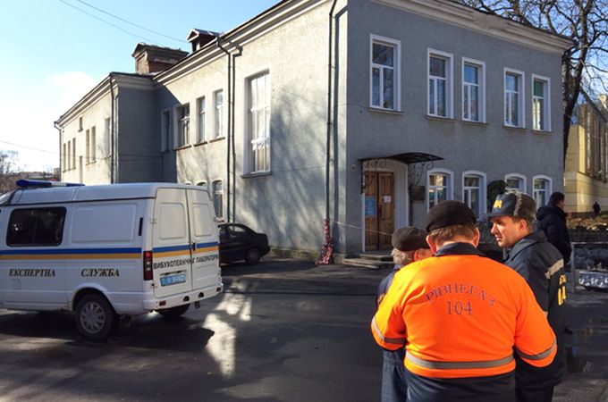В Ровно телефонные хулиганы несколько раз