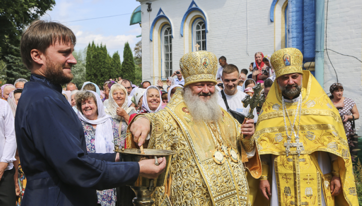 Хресний хід навколо храму в Чорнобилі. Фото: lavra.ua