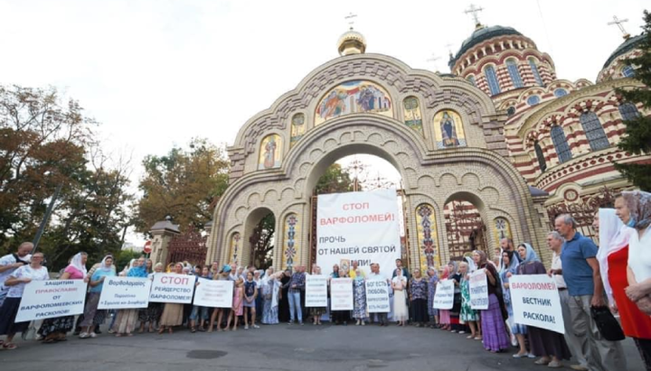 Флешмоб #СТОПВАРФОЛОМЕЙ в Харькове. Фото: facebook.com/Даниил Гаврилин