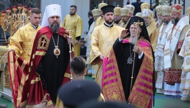 Глава ПЦУ Епифаний Думенко и патриарх Варфоломей во время литургии в Святой Софии. Фото: ukrinform.ru