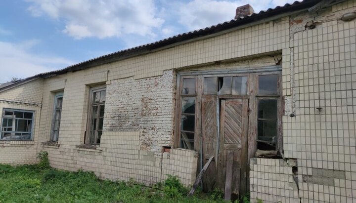 Здание бывшей школы в Бохониках, в котором молятся верующие. Фото: pravmir.ru