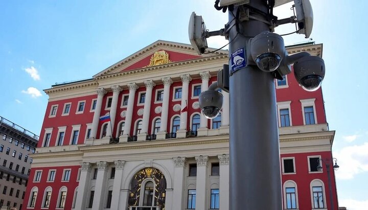 Фотографии получателей госуслуг в Москве могут передать полиции. Фото: kommersant.ru