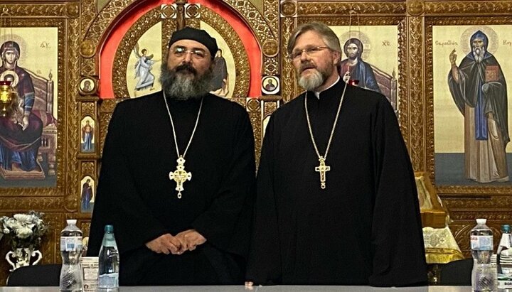 Архимандрит Роман (Ханнат) и протоиерей Николай Данилевич в Волынской семинарии УПЦ. Фото: vds.church.ua