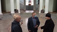 Молитовне стояння у Вінниці: заяву віруючих прийняли, не пустивши до ОДА