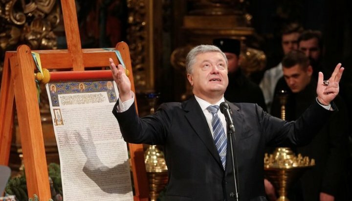 Клірик ПЦУ пропагує «благу вість» про повернення Порошенка-спасителя