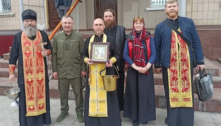 Священники и хор Благовещенского храма навестили заключенных Областного следственного изолятора. Фото: Facebook-страница храма