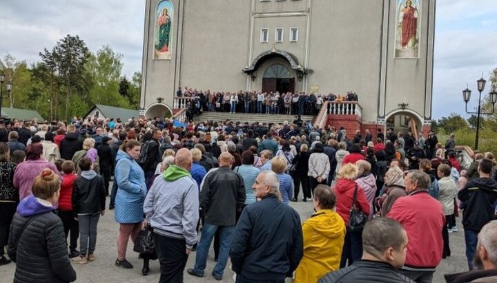 Влада Шепетівки збирає підписи бюджетників за закриття собору УПЦ