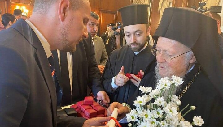 Генконсул Украины в Стамбуле и патриарх Варфоломей. Фото: страница Романа Недильского в Facebook
