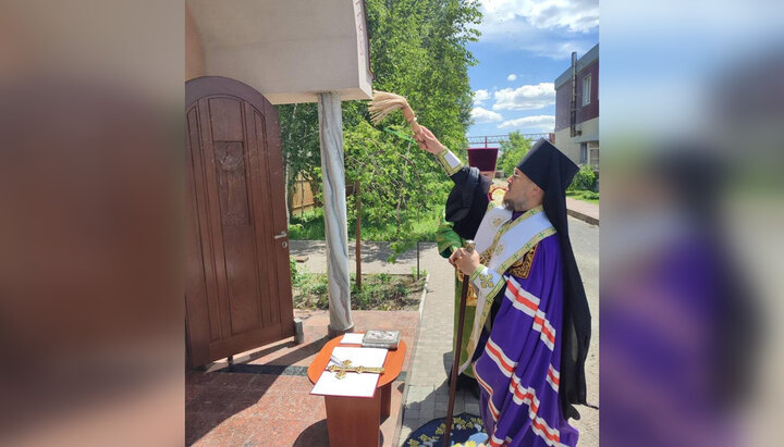 Архиепископ Новосанжарский Вениамин совершил освящение часовни во имя первоверховных апостолов Петра и Павла. Фото: pravoslavie.poltava.ua