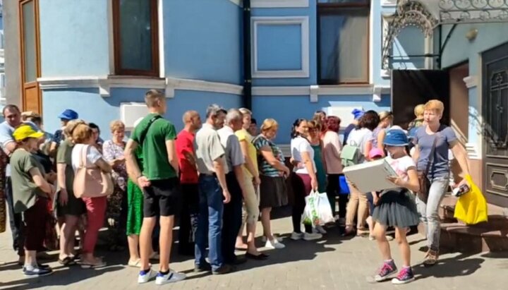 150 сімей біженців отримали гумдопомогу в Різдвяному соборі Кропивницького