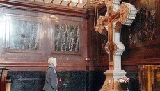 Про поклони і хресне знамення: правила для мирян