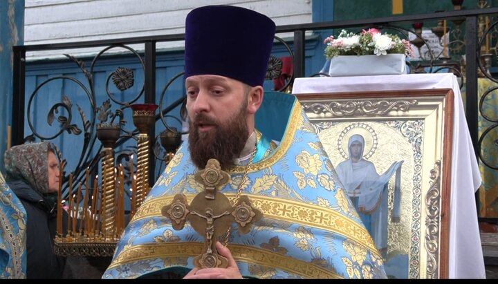 Протоиерей Михаил Павлюк, настоятель Покровского храма в Требухове. Фото: скриншот видео Telegram-канале Виктории Кохановской