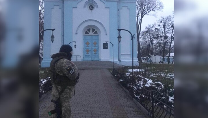 Обыски в храме Глинска. Фото: rivne.church.ua