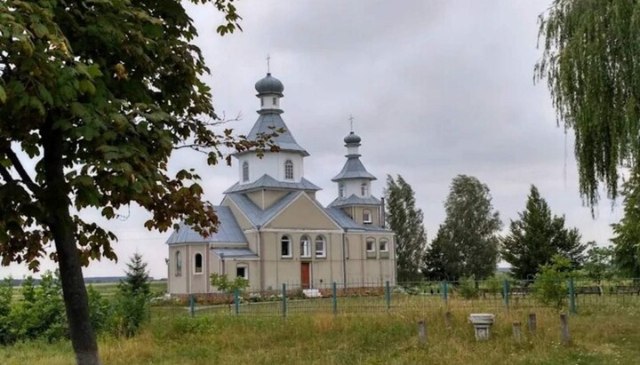Миколаївський храм у селі Кременець, відібраний у громади УПЦ прихильниками Думенка. Фото: СПЖ