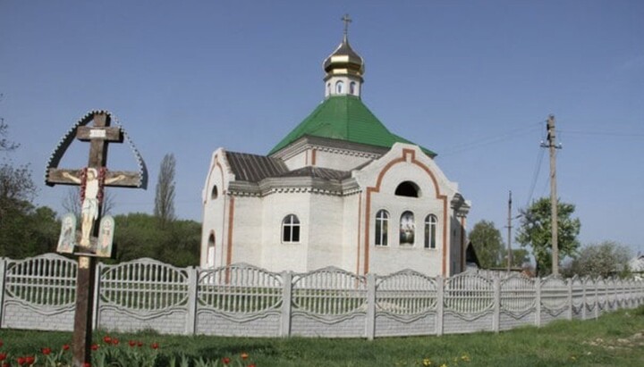 Храм Святої Трійці у селі Семиполки Київської області. Фото: semipolki.church.ua