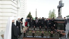 Предстоятель УПЦ совершил литию на могиле Блаженнейшего Митрополита Владимира (Сабодана)