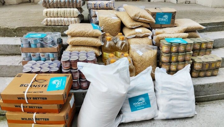 Продукти від фонду «Фавор» для мобільних трапезних, де годують нужденних. Фото: сторінка БФ «Фавор» у Facebook