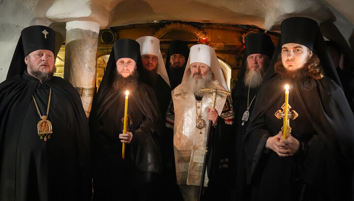 Новопострижені ченці Києво-Печерської лаври з архієреями. Фото: lavra.ua