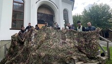 В киевском храме УПЦ второй год изготовляют маскировочные сетки для армии