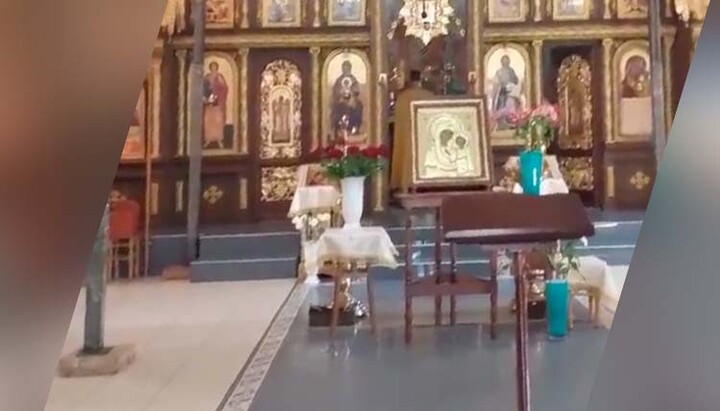 В захваченный храм УПЦ в Хмельницком на «службу» никто не пришел. Фото: скриншот ютуб-канала УПЦ