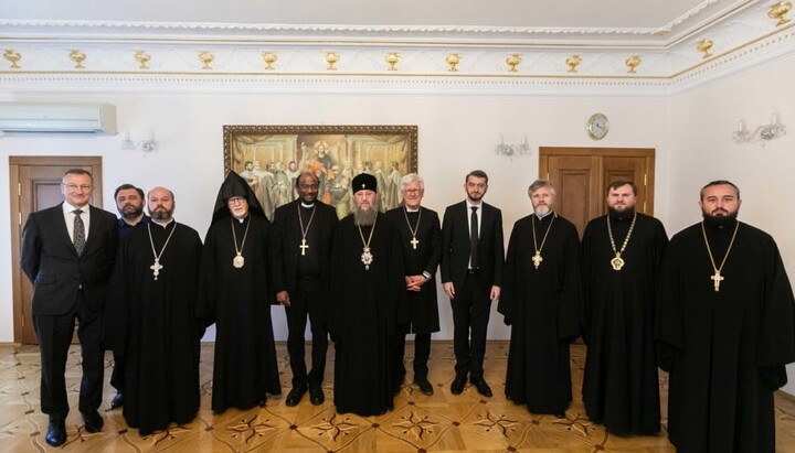 Представники УПЦ на зустрічі із представниками Всесвітньої ради церков. Фото: vzcz.church.ua