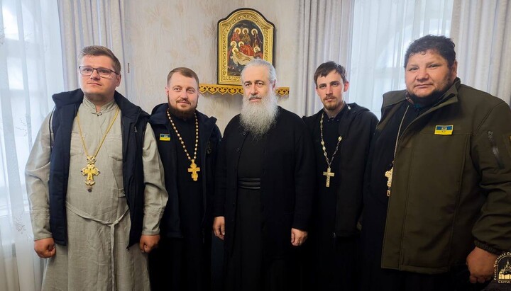 Священники Хмельницької єпархії доставили гуманітарний вантаж у Святогірську лавру. Фото: svlavra.church.ua