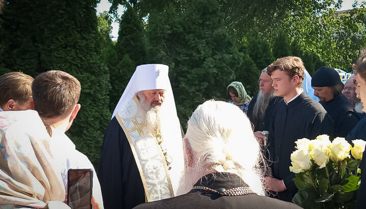 Митрополит Павел на молебні біля Києво-Печерської лаври. Фото: lavra.ua