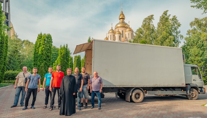 Гумпомощь для жителей Херсона. Фото: cherkasy.church.ua