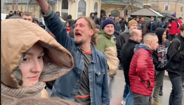 Активісти ПЦУ під Лаврою виявляються пропагандистами ЛГБТ?