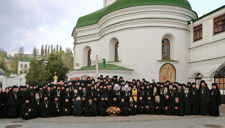 Блаженнейший Митрополит Онуфрий с наместником и братией Лавры. Фото: lavra.ua