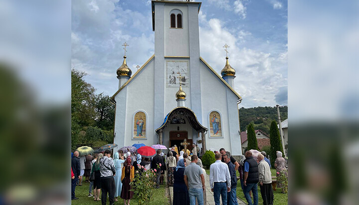 Парафіяни Свято-Духівського храму на літургії. Фото: СПЖ