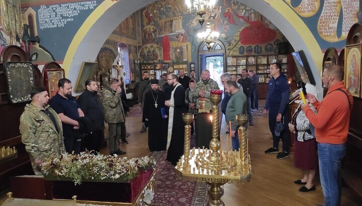 Захватчики в Борисоглебском храме УПЦ в Вышгороде. Фото: фейсбук-страница «Життя міста Вишгород»