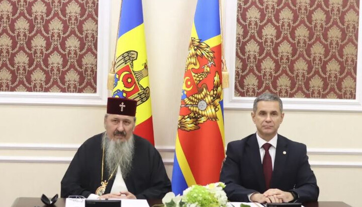 Митрополит Петр (Пэдурару) и Анатолий Носатый. Фото: orthodoxianewsagency.gr
