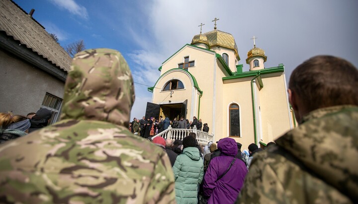 Захоплення кафедрального собору Різдва УПЦ в Івано-Франківську. Фото: facebook.com/ruslan.martsinkiv