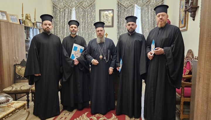 Священники Болгарської Церкви, яких Патріарх Неофіт призначив у храм РПЦ Софії. Фото: сайт Болгарської Церкви