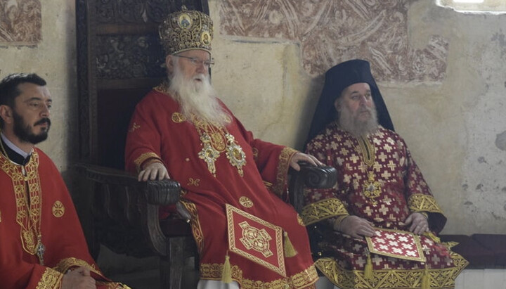 Митрополит Тимофей (в центре) и митрополит Кирилл (справа). Фото: religija.mk