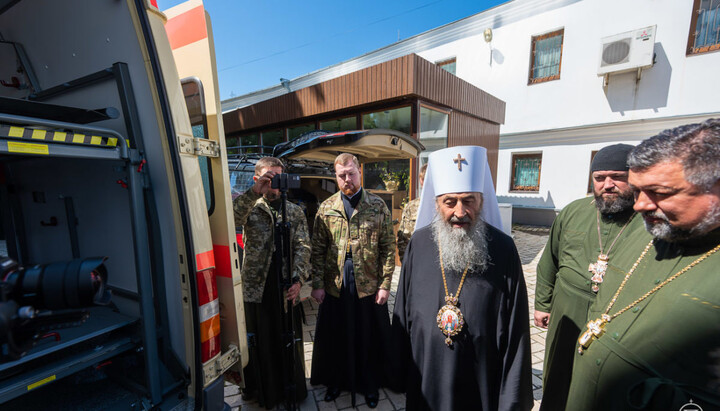 Блаженніший Митрополит Онуфрій і представники Військового відділу УПЦ. Фото: news.church.ua