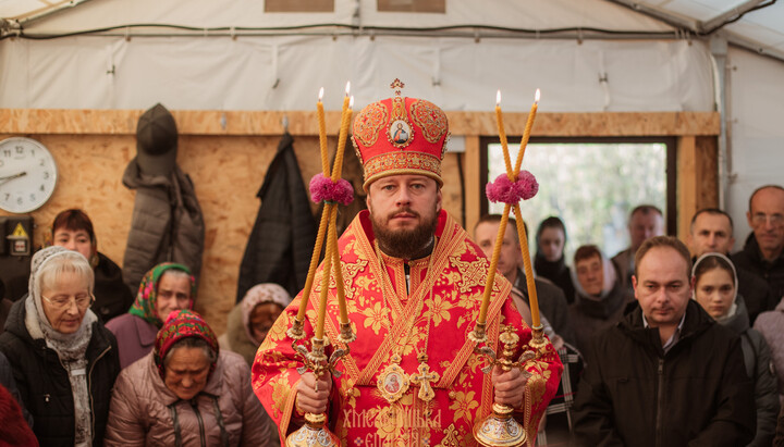 Архієпископ Віктор (Коцаба) очолив престольне свято громади УПЦ в Лісових Гринівцях. Фото: сторінка Хмельницької єпархії УПЦ у Facebook