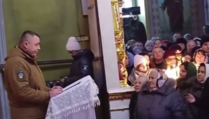 Рейдерські збори в Миколаївському соборі у Кременці. Фото: скриншот відео Telegram-каналу «Дозор на