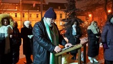 Незважаючи на мороз, віряни УПЦ прийшли до Лаври на молитовне стояння
