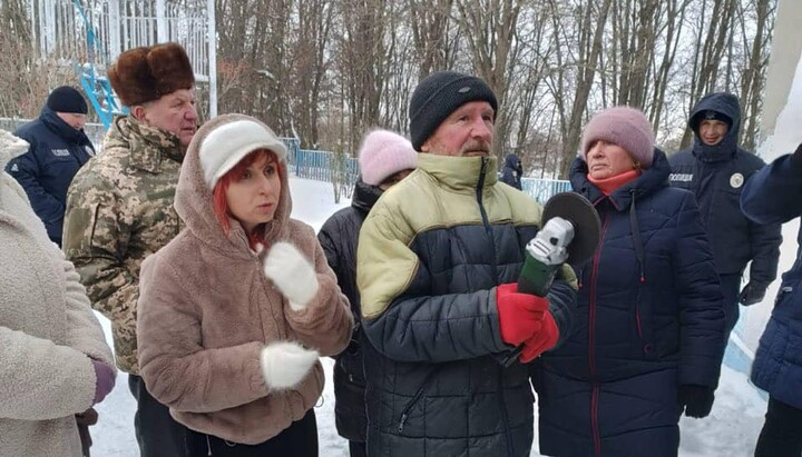 Сторонники ПЦУ попытались захватить храм УПЦ в Чепелевке на Хмельнитчине